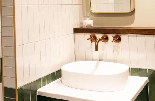 Tewitfield Hotel | Longlands Inn & Cottages