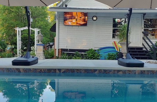 Sumrall Cottage | Longleaf Cottage Bed & Breakfast- Pet Friendly - Heated Pool - 41 Mile Bike Path