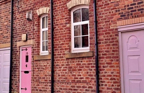 Tynemouth Cottage | Longsands Hideaway - Sleeps 4