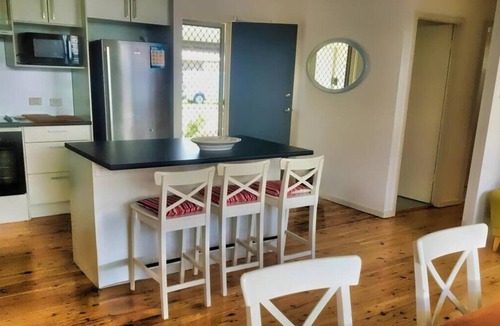 Blacksmiths House | Longshore Drift - metres to Blacksmiths Beach