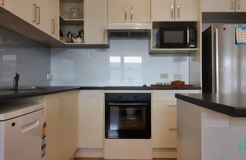 Blacksmiths House | Longshore Drift - metres to Blacksmiths Beach