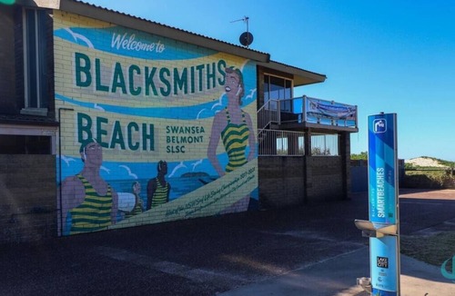 Blacksmiths House | Longshore Drift - metres to Blacksmiths Beach