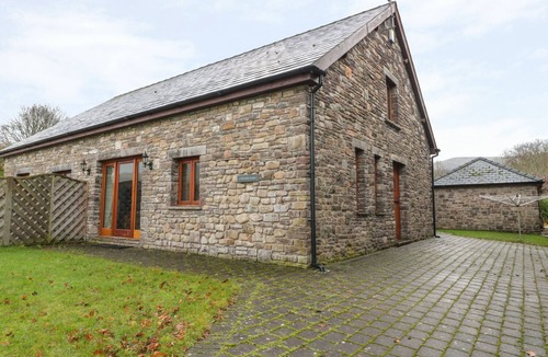 Gilwern Cottage | LONGSIDE, with a garden in Gilwern