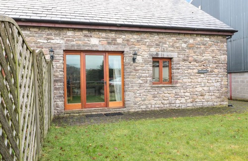 Gilwern Cottage | LONGSIDE, with a garden in Gilwern