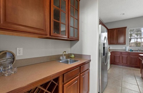 Southeast Orlando House | LongStays! Beautiful Lakefront Pool Home