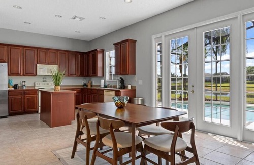 Southeast Orlando House | LongStays! Beautiful Lakefront Pool Home