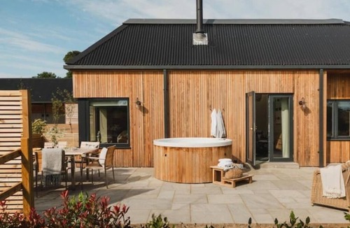 Beckhampton House | Longstones Avebury - Horslip