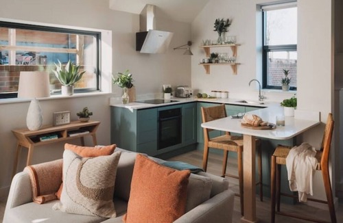 Beckhampton House | Longstones Avebury – Adam