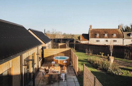 Beckhampton House | Longstones Avebury – Adam