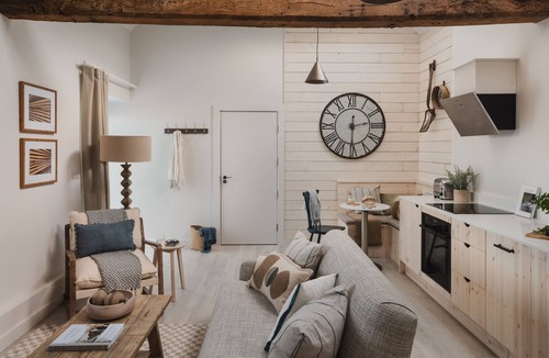 Beckhampton House | Longstones Avebury – Kennet