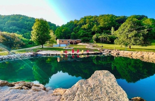 Harpers Ferry Cabin | Longview Lodge 6br w/Swimming Pond & Hot Tub