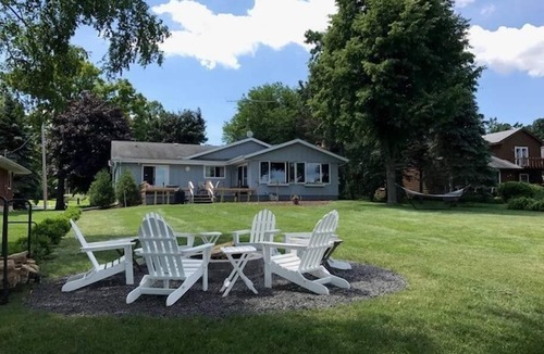 Markesan House | Longview Lodge- A complete package!
