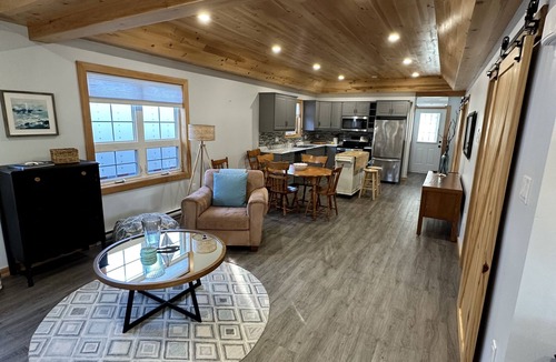 Pointe-du-Chene Cottage | Lonsdale Cottage