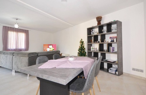 Loriol-du-Comtat House | Look forward to a sunny vacation in Carpentras.