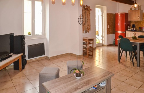 Saint-Chinian Apartment | Look forward to a wonderful vacation in this bright and friendly apartment in the beautiful Languedo