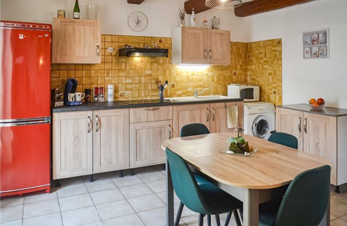 Saint-Chinian Apartment | Look forward to a wonderful vacation in this bright and friendly apartment in the beautiful Languedo