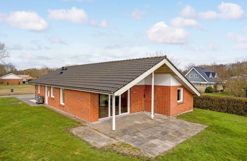 Nørre Vium House | Look forward to a great vacation with your loved ones in this inviting vacation home.