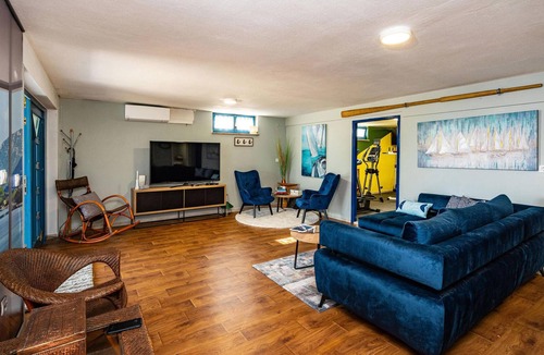 Lukoran Apartment | Look forward to a nice vacation in this apartment with sea view.