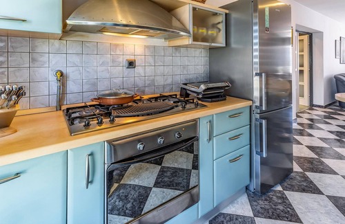 Veruda Apartment | Look forward to a nice vacation in this appealing vacation apartment near the sea.