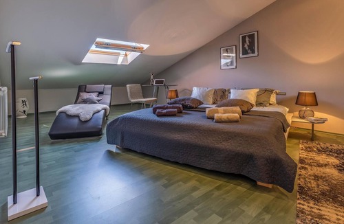 Veruda Apartment | Look forward to a nice vacation in this appealing vacation apartment near the sea.