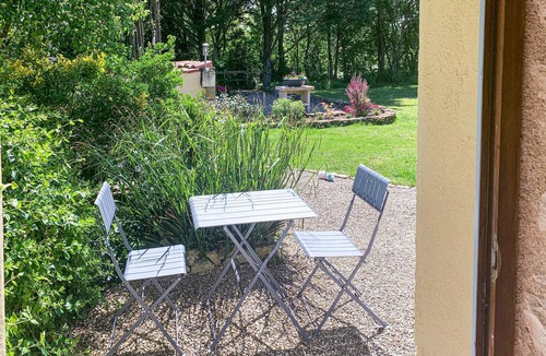 Nanclars House | Look forward to wonderful vacations in this accommodation with a shared pool.