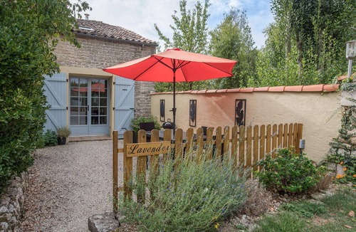 Nanclars House | Look forward to wonderful vacations in this accommodation with a shared pool.