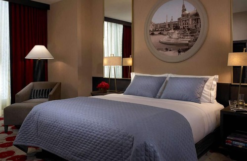Downtown Chicago Hotel | Look No Further! 2 Stylish King Units! Pet-Friendly, Walk to Riverwalk & Dining