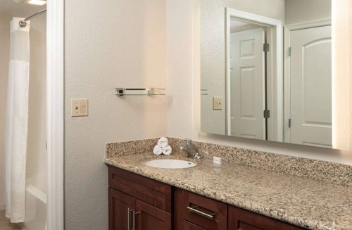 Brentwood Hotel | Look No Further! Close to Nashville's Best and Minutes to The Parthenon!