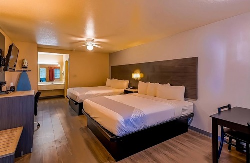 Sweet Home Hotel | Look No Further! Outdoor Pool, Free Parking, Close to Yoakum Bulldog Stadium!