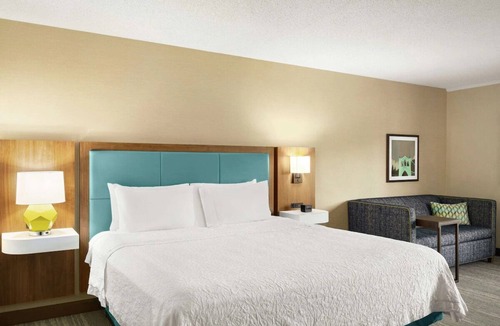 South Portland House | Look No More! 3 Comfortable Units, Free Breakfast, Pets Allowed!