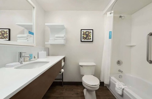 South Portland House | Look No More! 3 Comfortable Units, Free Breakfast, Pets Allowed!