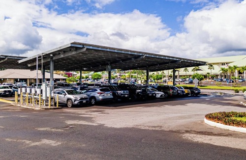 Hilo Condo | LOOK! Studio Condo in Downtown Hilo: Lagoon Views, Pool, AC