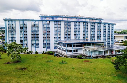 Hilo Condo | LOOK! Studio Condo in Downtown Hilo: Lagoon Views, Pool, AC