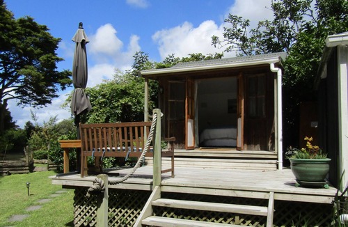 Kaipara Flats Cabin | Looking for a glamping experience with a difference? Try the Magnolia Room.