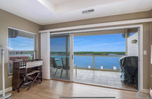 Lake Ozark Condo | ****Looking for Long Term Rental for Fall/Winter Months*****