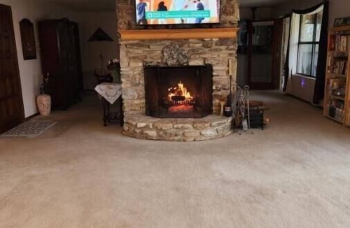 Harper House | Looking for the perfect place to view the Eclipse? Here's the pet friendly place