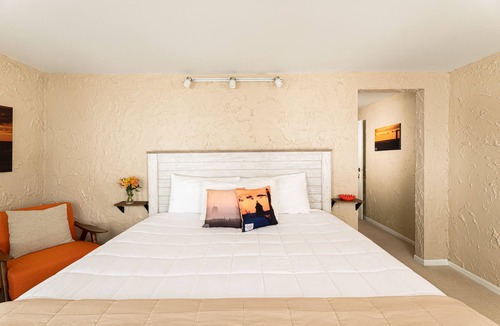 Grand Haven Bed & Breakfast | Looking Glass Beachfront Inn