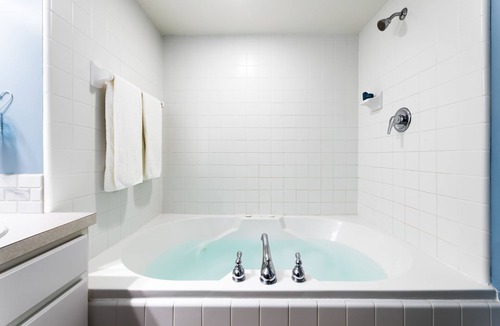 Grand Haven Bed & Breakfast | Looking Glass Beachfront Inn