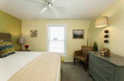 Grand Haven Bed & Breakfast | Looking Glass Beachfront Inn