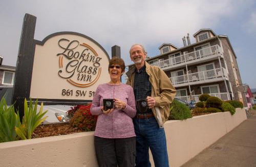 Lincoln City Hotel | Looking Glass Inn