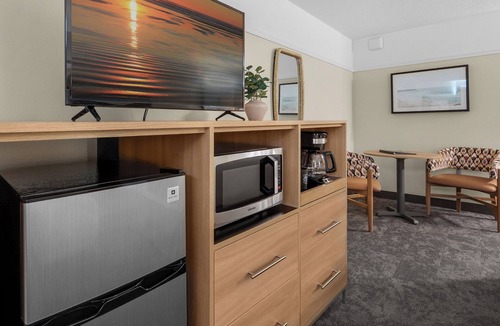 Lincoln City Hotel | Looking Glass Inn