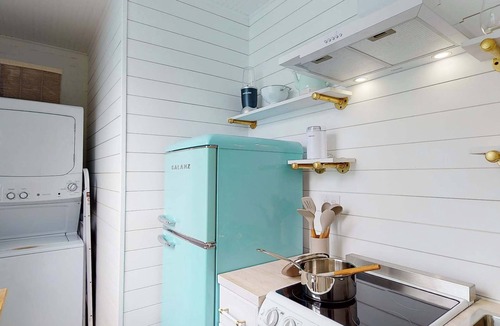 Cabbagetown Apartment | Looking Glass