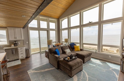Brookings House | Lookout House - Romantic Luxury and Ocean Views