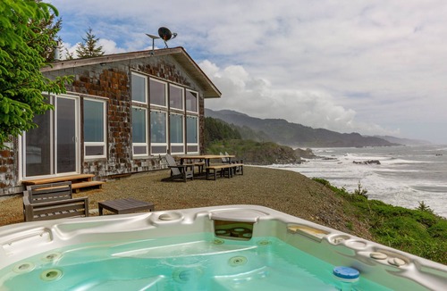 Brookings House | Lookout House - Romantic Luxury and Ocean Views