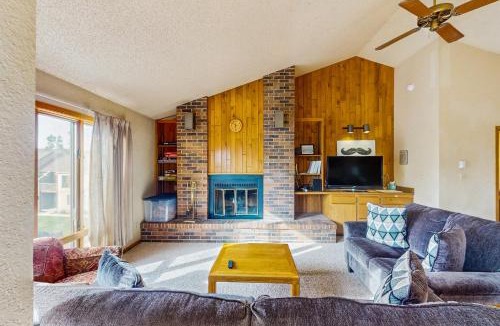 Fraser Apartment | Lookout Lounge