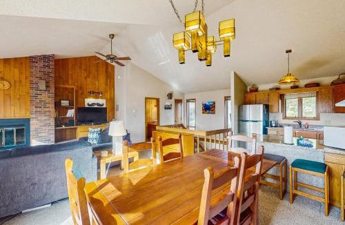 Fraser Apartment | Lookout Lounge