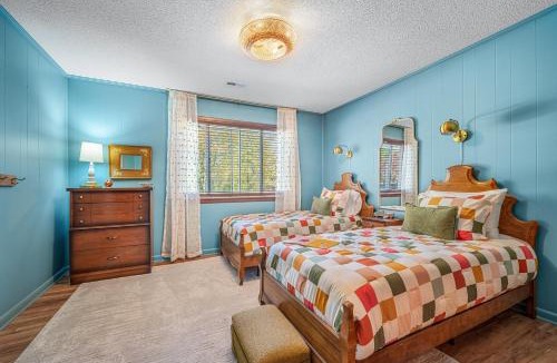 Mentone House | Lookout Mountain Retreat: Games, Big Yard, Pets OK