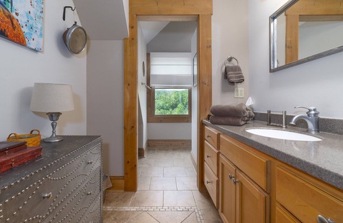 Roanoke Bed & Breakfast | Lookout Suite - Mountain View