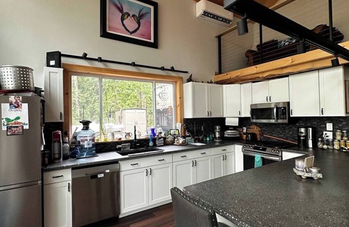 Mount Vernon House | Loon Haven