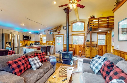 Loon Lake Cabin | Loon Lake Home & Cabins w/Firepit, Kayaks, & Dock